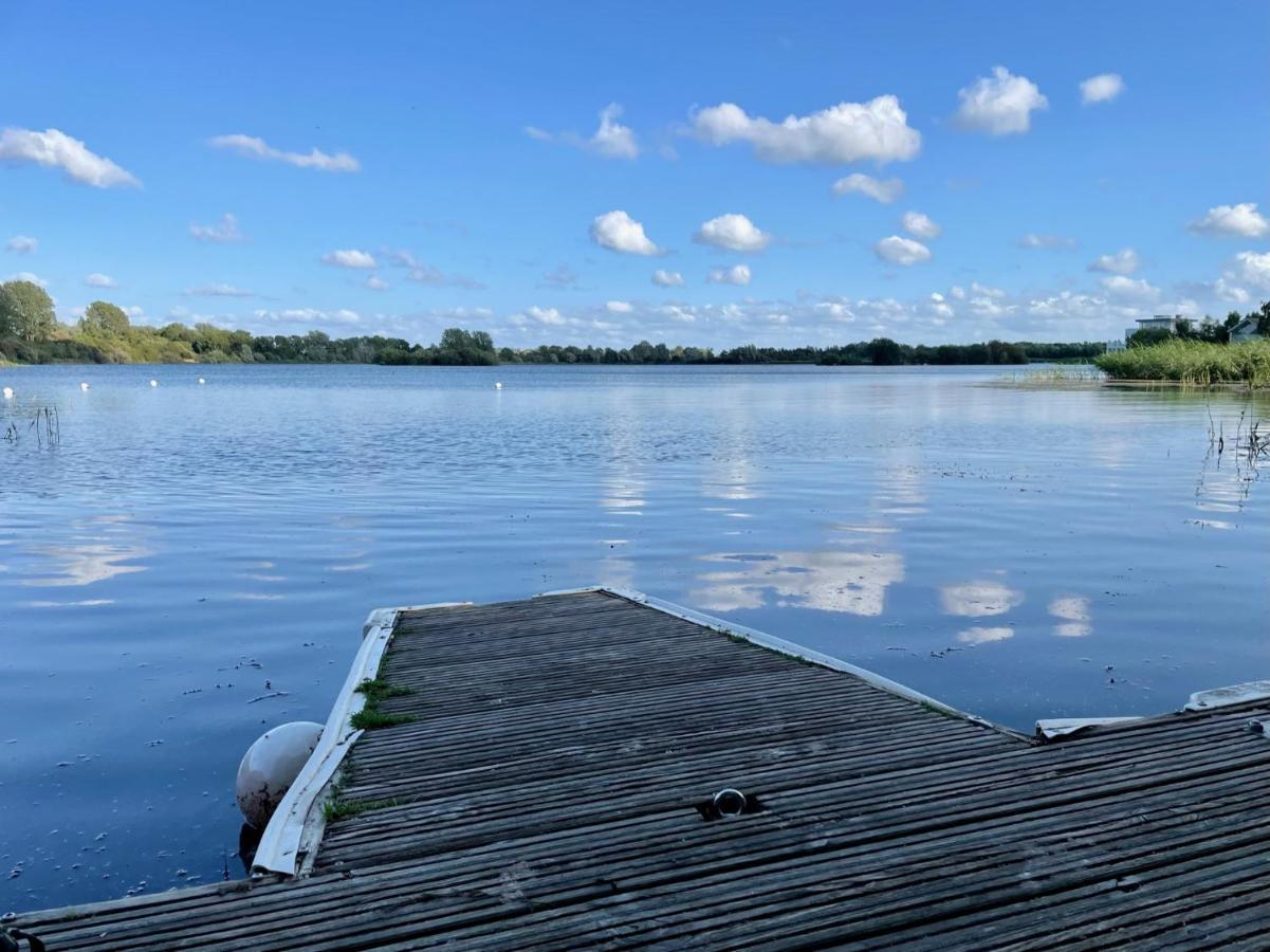 Ashton Keynes Cosy Cotswold Lodge By Your Home Here - Summer Sale For 3 Plus Nights - Ideal For Families With Log-Burner, Spa, Private Parking And Heated Swimming Pools מראה חיצוני תמונה