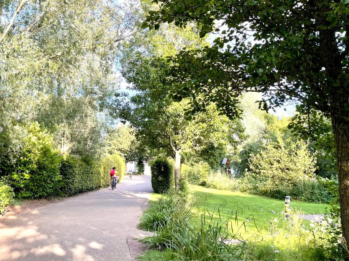 Ashton Keynes Cosy Cotswold Lodge By Your Home Here - Summer Sale For 3 Plus Nights - Ideal For Families With Log-Burner, Spa, Private Parking And Heated Swimming Pools מראה חיצוני תמונה