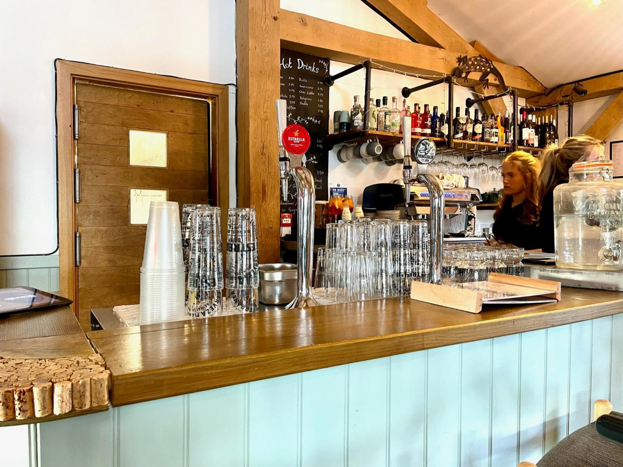 Ashton Keynes Cosy Cotswold Lodge By Your Home Here - Summer Sale For 3 Plus Nights - Ideal For Families With Log-Burner, Spa, Private Parking And Heated Swimming Pools מראה חיצוני תמונה