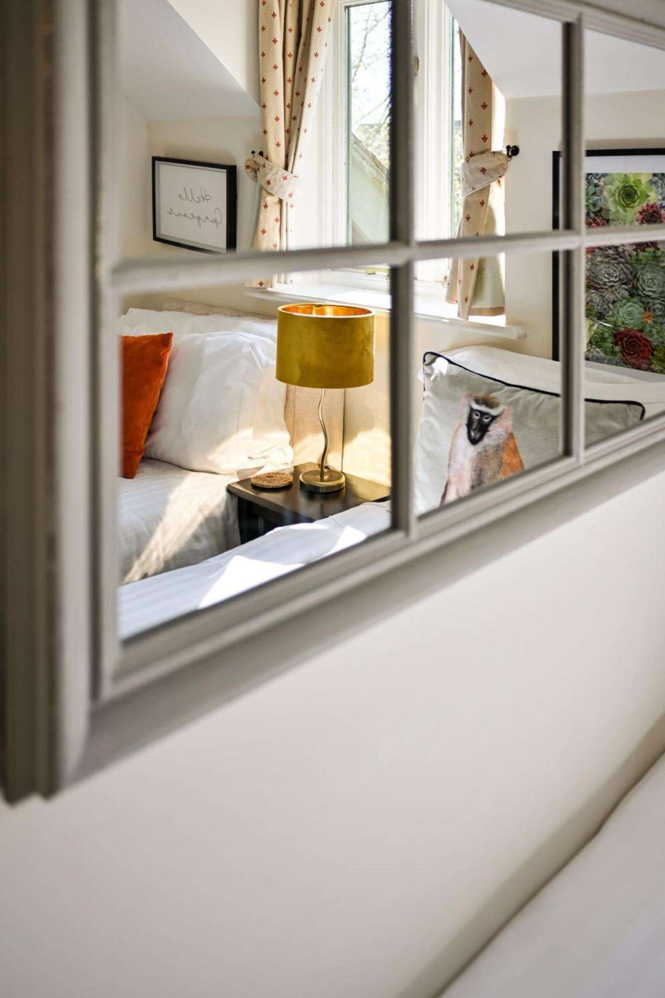 Ashton Keynes Cosy Cotswold Lodge By Your Home Here - Summer Sale For 3 Plus Nights - Ideal For Families With Log-Burner, Spa, Private Parking And Heated Swimming Pools מראה חיצוני תמונה