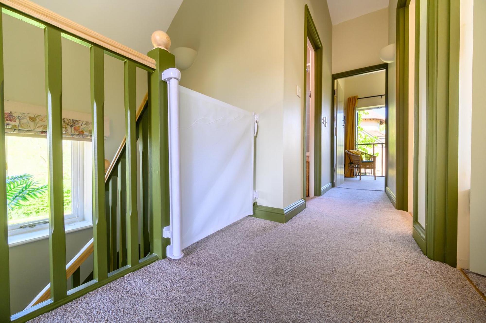 Ashton Keynes Cosy Cotswold Lodge By Your Home Here - Summer Sale For 3 Plus Nights - Ideal For Families With Log-Burner, Spa, Private Parking And Heated Swimming Pools מראה חיצוני תמונה